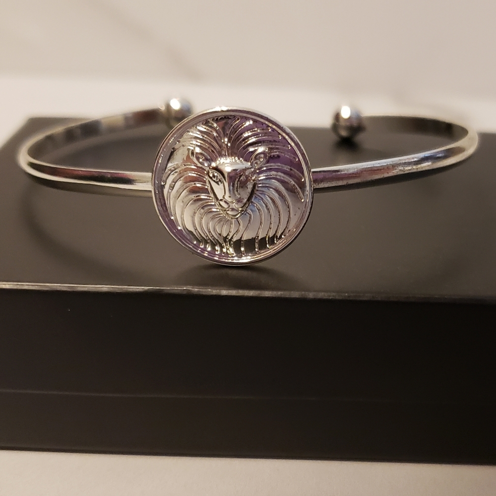 ⭐ ANY 3 JEWERLY FOR $40 ⭐ Leo Cuff